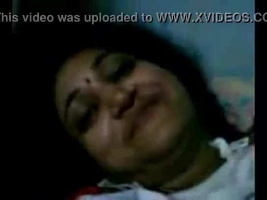 Bangla desi wife showing big boobs in bra